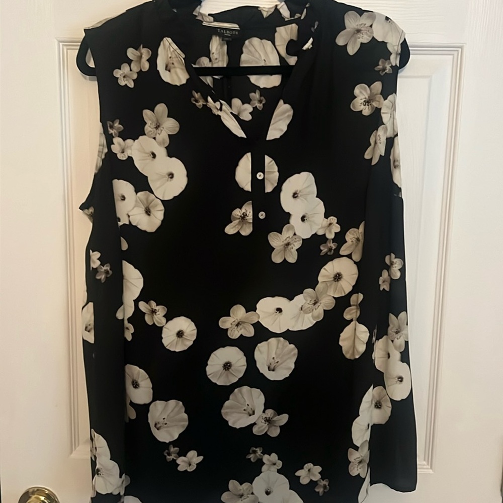 Cute lightweight black floral top